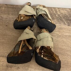 Avery Camo Dog Boots set with Black Soles size L